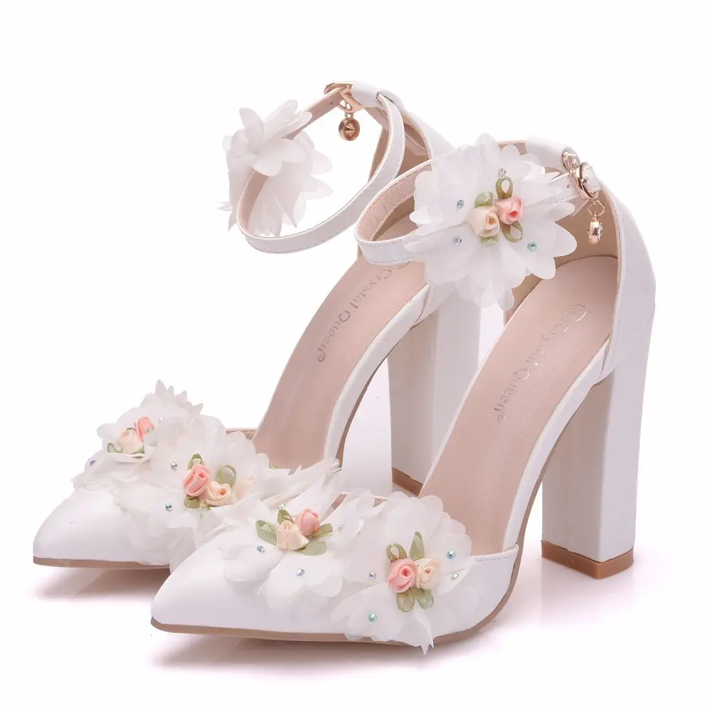 

Туфли-лодочки женские на высоком толстом каблуке, пикантные, с заостренным носком, с кристаллами, кружевом, цветочным узором, на ремешках, свадебная обувь