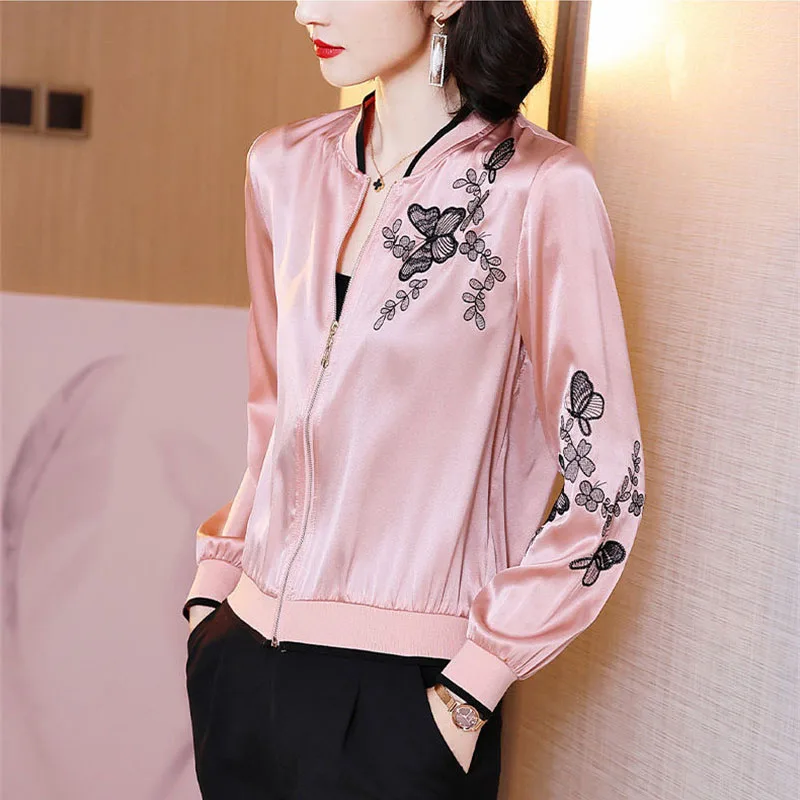 2021 New Spring Summer Thin Short Jacket Women High Elastic Imitation Silk Satin Embroidery Sun Protection Clothing Tops KW1125
2021 New Spring Summer Thin Short Jacket Women High Elastic Imitation Silk Satin Embroidery Sun Protection Clothing Tops KW1125