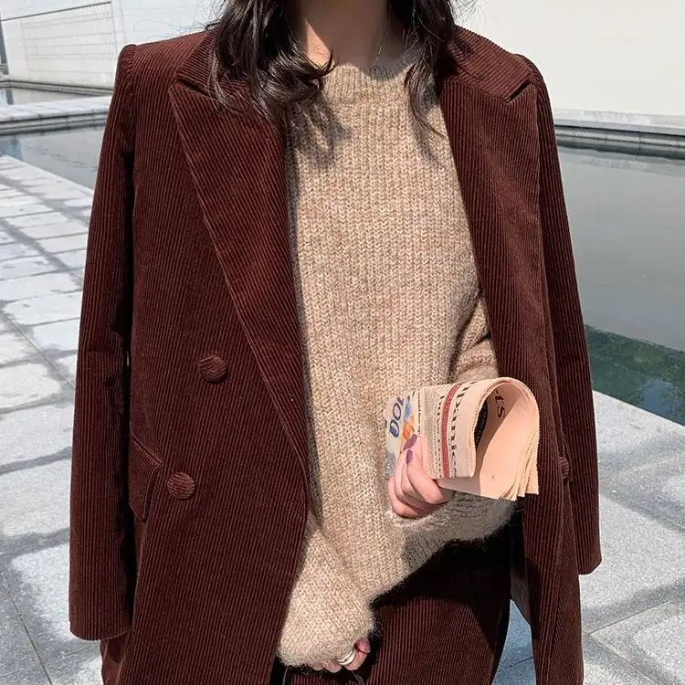 Bella philosophy Women solid Corduroy blazer suit female autumn lady casual two-piece set female double breasted blazer jackets
Bella philosophy Women solid Corduroy blazer suit female autumn lady casual two-piece set female double breasted blazer jackets