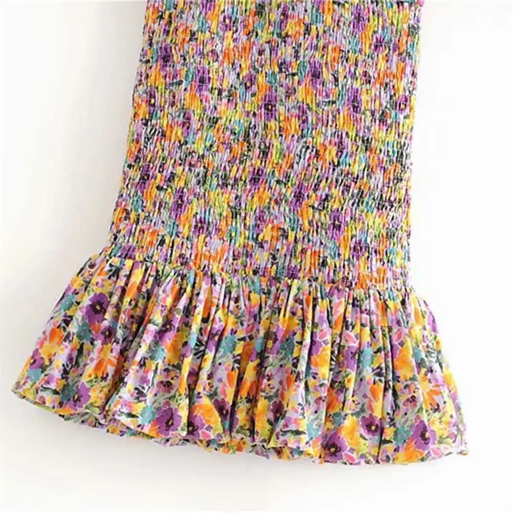2020 summer women's new French niche waist slimming V-neck short-sleeved floral lotus-trimmed mini dress
2020 summer women's new French niche waist slimming V-neck short-sleeved floral lotus-trimmed mini dress