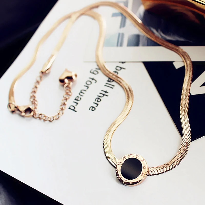Simple fashionable and exquisite Roman number round pendant titanium steel necklace feminine collarbone chain
Simple fashionable and exquisite Roman number round pendant titanium steel necklace feminine collarbone chain