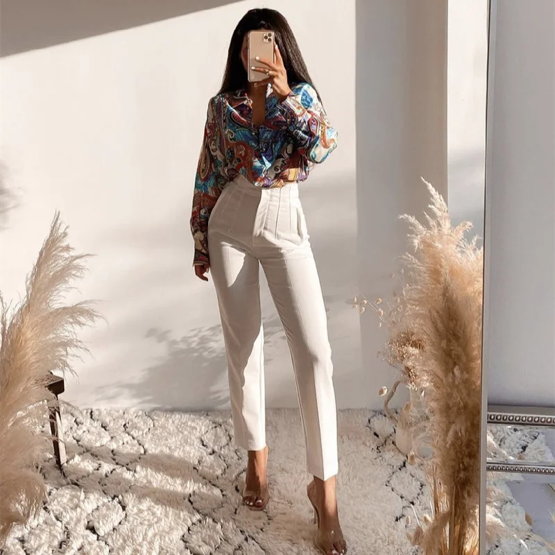 Woman Elegant Blue Loose Print Satin Shirt 2021 Spring Vinatge Female Long Sleeve Shirts Ladies Single Breasted Tops
Woman Elegant Blue Loose Print Satin Shirt 2021 Spring Vinatge Female Long Sleeve Shirts Ladies Single Breasted Tops
