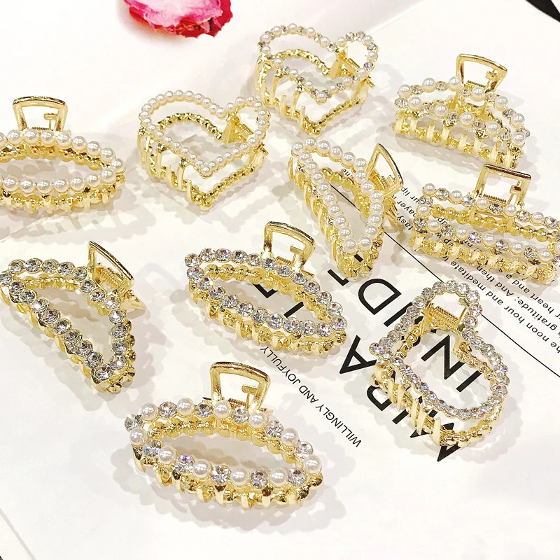 Women Pearl Rhinestone Hair Claws Crab Metal Clamp Barrette Hairpin Fashion Headwear Korea Hair Clips for Girls Hair Accessories
Women Pearl Rhinestone Hair Claws Crab Metal Clamp Barrette Hairpin Fashion Headwear Korea Hair Clips for Girls Hair Accessories