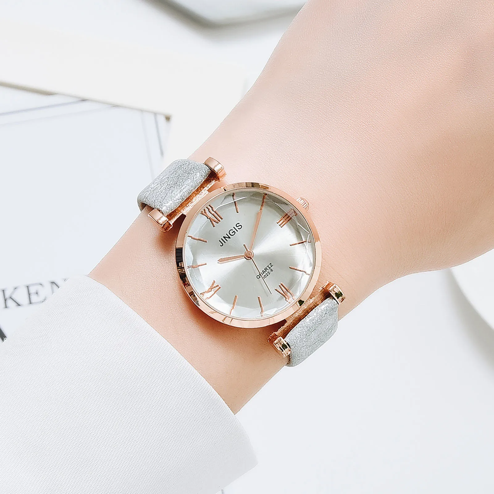 Fashion Simple Ladies Watch 7Color Leisure Travel Style Temperament Luxury Ladie Watch Alloy Strap With Dark Buckle Gold Classic 
Fashion Simple Ladies Watch 7Color Leisure Travel Style Temperament Luxury Ladie Watch Alloy Strap With Dark Buckle Gold Classic