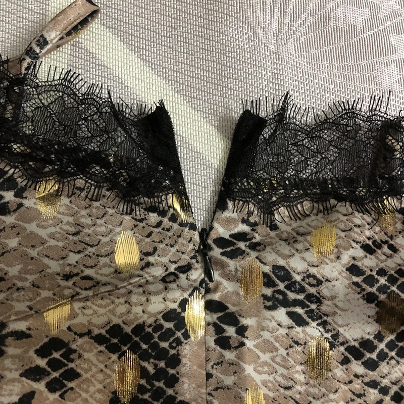 Summer long maxi dresses female sexy lace v-neck strap dress women backless ladies elegant party dress sleeveless robe femme 
Summer long maxi dresses female sexy lace v-neck strap dress women backless ladies elegant party dress sleeveless robe femme