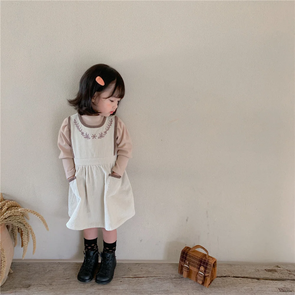 Korean children's clothing 2021 autumn girls' single breasted skirt set cotton Korean Princess solid color girls' clothing
Korean children's clothing 2021 autumn girls' single breasted skirt set cotton Korean Princess solid color girls' clothing