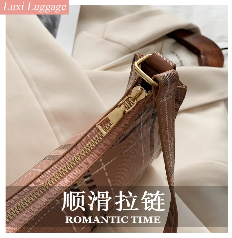 Baguette Shape Women Handbag Female Plaid Striped Shoulder Bag Fashion Luxury Underarm Bag Clutch Phone Bags Daily Tote
Baguette Shape Women Handbag Female Plaid Striped Shoulder Bag Fashion Luxury Underarm Bag Clutch Phone Bags Daily Tote