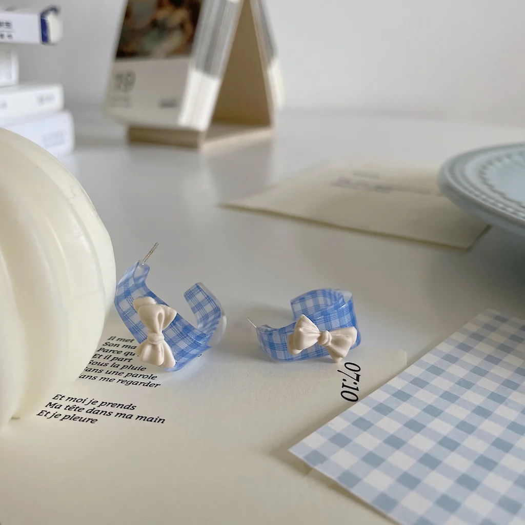 2021 South Korea Style White Bow Blue Plaid Earrings Summer Sweet Style Earrings Explosion Style Ins Fashion Earrings 925 silver
2021 South Korea Style White Bow Blue Plaid Earrings Summer Sweet Style Earrings Explosion Style Ins Fashion Earrings 925 silver