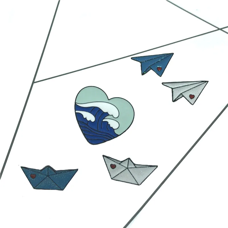 Paper plane metal enamel brooch luminous folding ship childhood dream children badge cute fashion jewelry gift jewelry
Paper plane metal enamel brooch luminous folding ship childhood dream children badge cute fashion jewelry gift jewelry