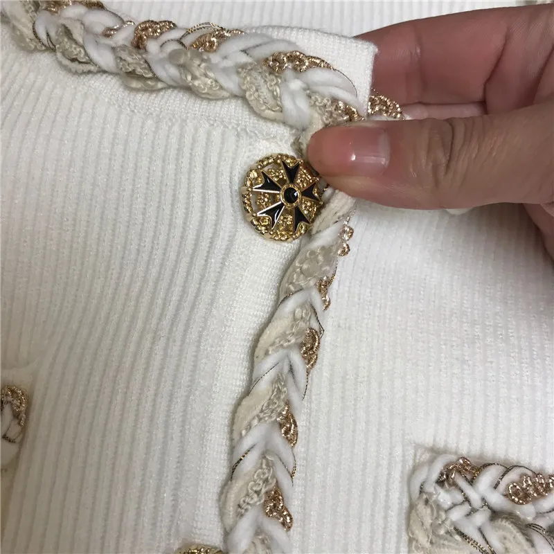 Winter korean clothes women 2020 weaven white/black knitted sweater women o-neck long sleeve double-breasted cardigans female
Winter korean clothes women 2020 weaven white/black knitted sweater women o-neck long sleeve double-breasted cardigans female