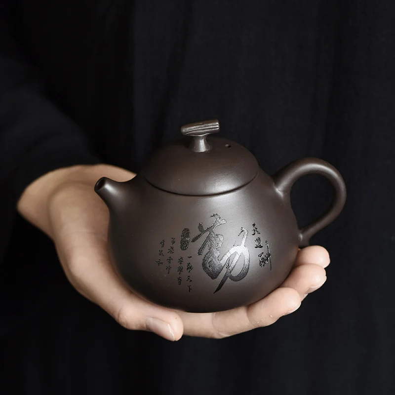Vintage Teapot Yixing Purple Clay Tea Pot for Puer Chinese Kung Fu Tea Set Teaware Drinkware Creative Handle Kettle Container
Vintage Teapot Yixing Purple Clay Tea Pot for Puer Chinese Kung Fu Tea Set Teaware Drinkware Creative Handle Kettle Container
