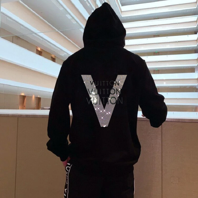 High-Quality Original Design In Autumn And Winter Big V-Letter Rhinestones Hooded Hoodies Comfortable Anti-Wrinkle
High-Quality Original Design In Autumn And Winter Big V-Letter Rhinestones Hooded Hoodies Comfortable Anti-Wrinkle