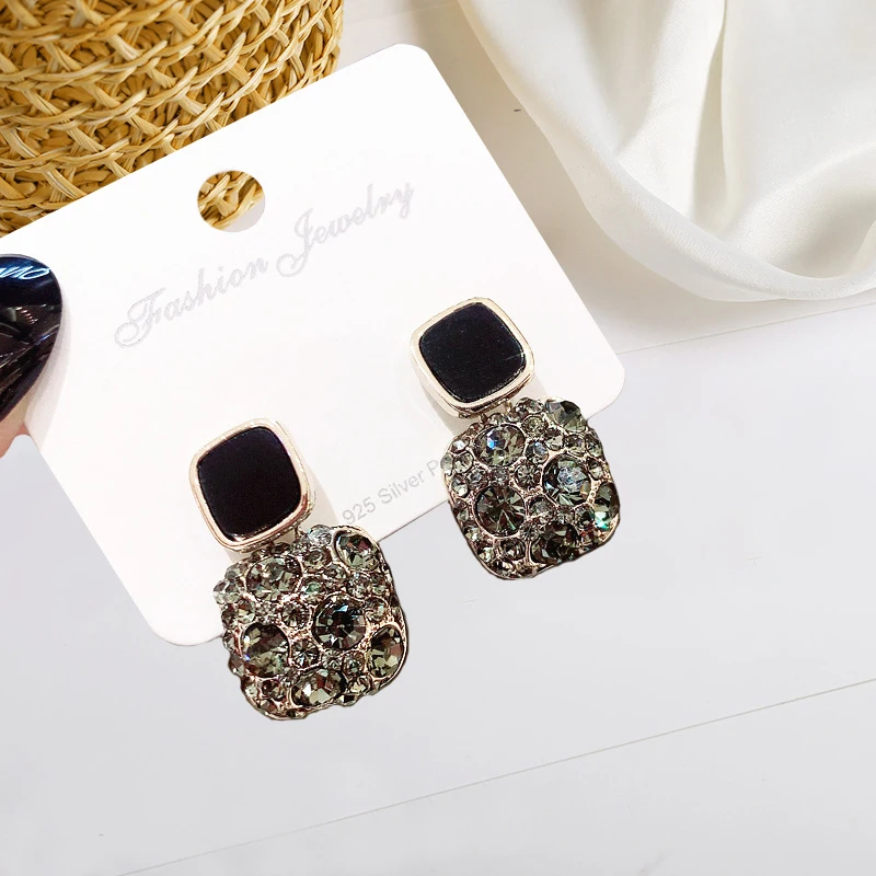 Vintage Rhinestone Drop Earrings For Women Geometric Square Black Crystal Korean Earrings Trendy Party Wedding Fashion Jewelry
Vintage Rhinestone Drop Earrings For Women Geometric Square Black Crystal Korean Earrings Trendy Party Wedding Fashion Jewelry