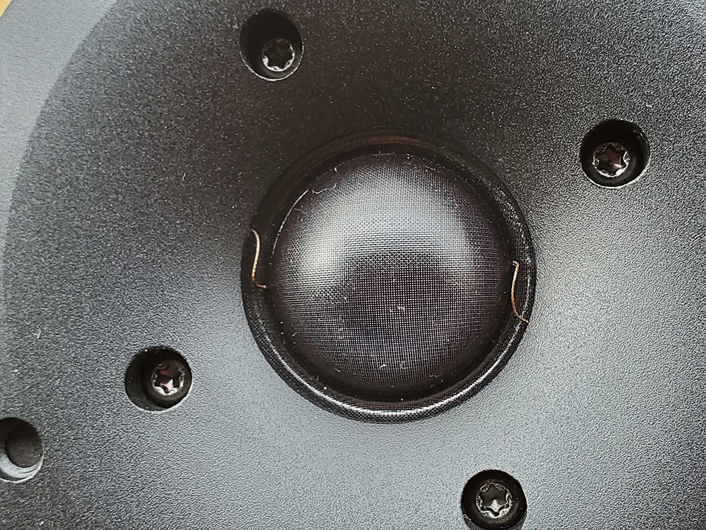 2 ./ Melodavid hiendT330 S horn tweeter base T330, dynaudio D28 D260 MDT33 9700 ( Nd horn)
2 ./ Melodavid hiendT330 S horn tweeter base T330, dynaudio D28 D260 MDT33 9700 ( Nd horn)