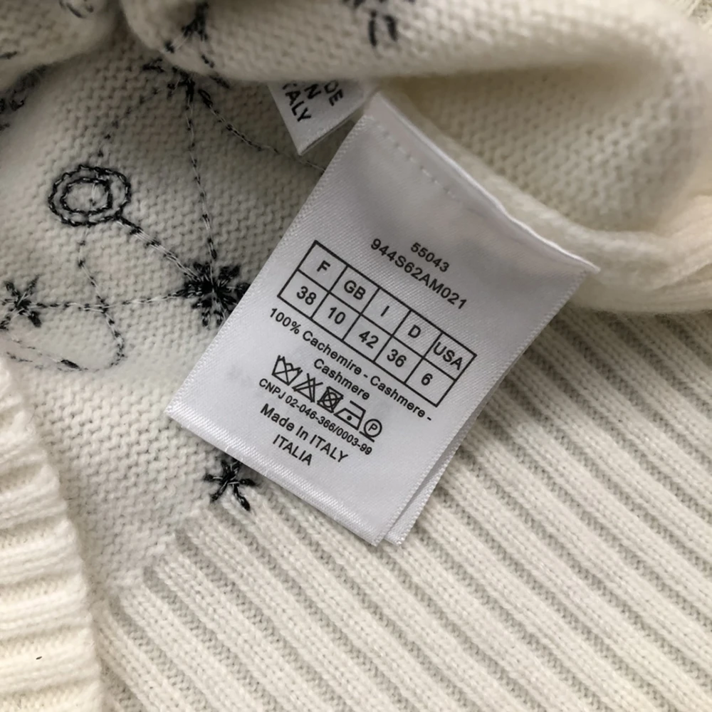Spring Summer 2021 new T shirts Embroidered Top Half Sleeve Ladies High Quality Pearl Round Neck T-Shirt
Spring Summer 2021 new T shirts Embroidered Top Half Sleeve Ladies High Quality Pearl Round Neck T-Shirt