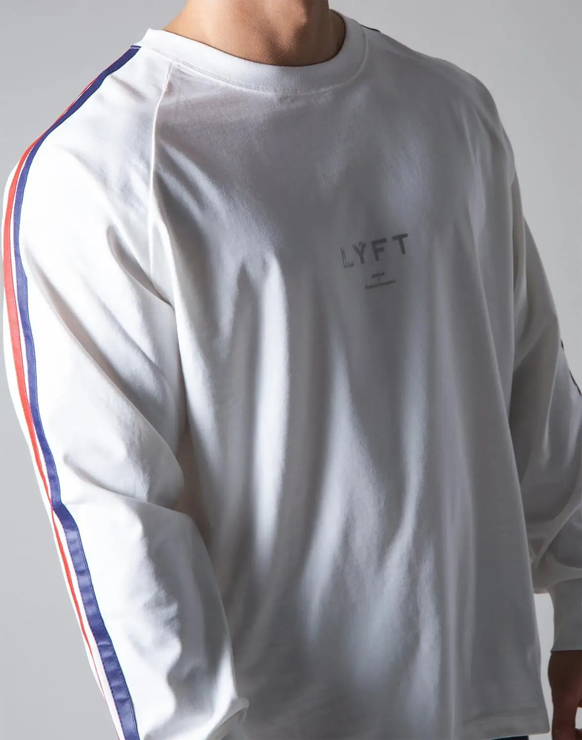 2020 autumn and winter new trend leader men's long-sleeved striped shirt T-shirt outdoor fitness sports long-sleeved T-shirt
2020 autumn and winter new trend leader men's long-sleeved striped shirt T-shirt outdoor fitness sports long-sleeved T-shirt