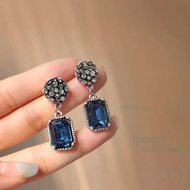 S925 needle Delicate Jewelry Blue Glass Drop Earrings 2021 New Design High Quality Shiny Crystal Earrings For Girl Lady Gifts
S925 needle Delicate Jewelry Blue Glass Drop Earrings 2021 New Design High Quality Shiny Crystal Earrings For Girl Lady Gifts