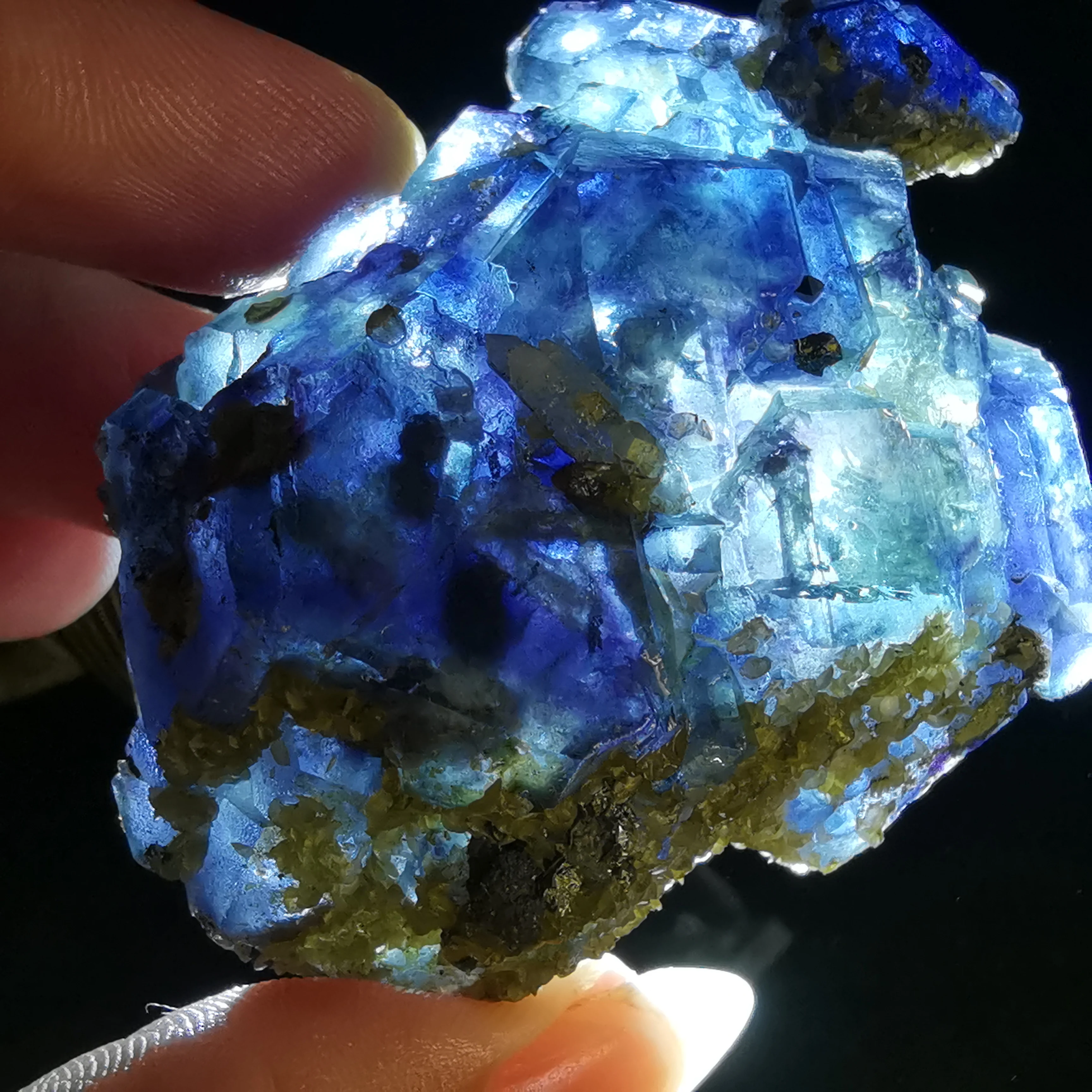 95.3gNatural rare Tanzanian blue fluorite mineral specimen healing energy geology teaching collection home decoration QUARTZ GEM
95.3gNatural rare Tanzanian blue fluorite mineral specimen healing energy geology teaching collection home decoration QUARTZ GEM