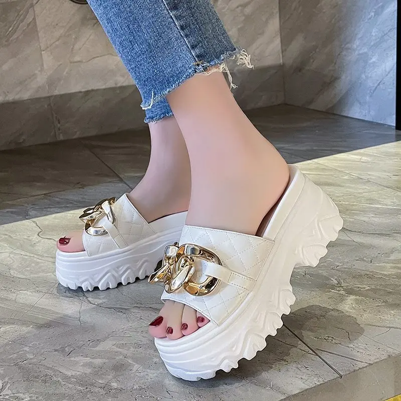 Slippers Women Summer Slides Shoes Heeled Mules Pantofle Rivet Platform Low High 2021 Rome Rubber Metal Decoration Fabric Basic
Slippers Women Summer Slides Shoes Heeled Mules Pantofle Rivet Platform Low High 2021 Rome Rubber Metal Decoration Fabric Basic