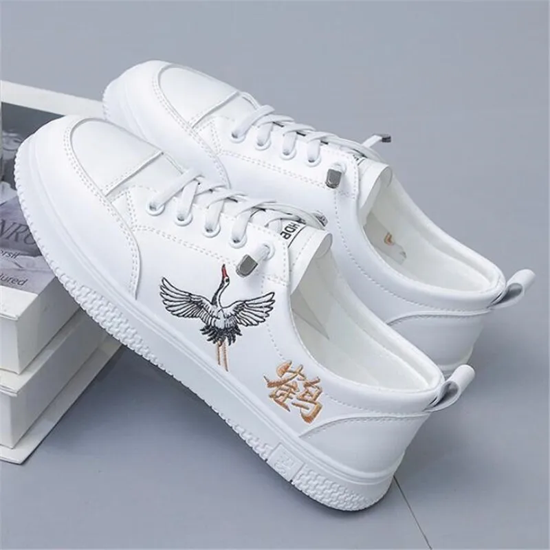 Designer 2020 new embroidery white shoes women wild casual sports women sneakers shoes fashion lady shoes women platform
Designer 2020 new embroidery white shoes women wild casual sports women sneakers shoes fashion lady shoes women platform