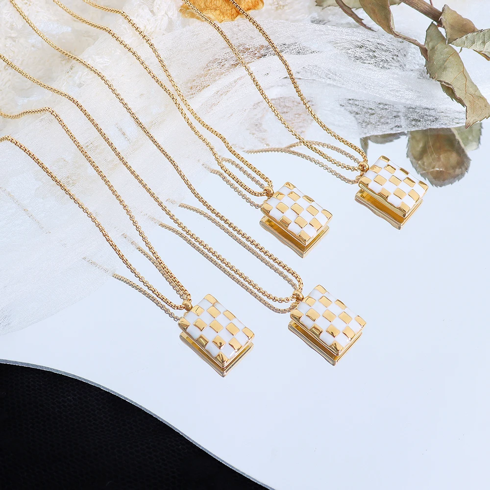 Wholesale Popular Jewelry Square Chess Grid Pendant Necklace Stainless Steel Link Chain Necklace for Women
Wholesale Popular Jewelry Square Chess Grid Pendant Necklace Stainless Steel Link Chain Necklace for Women