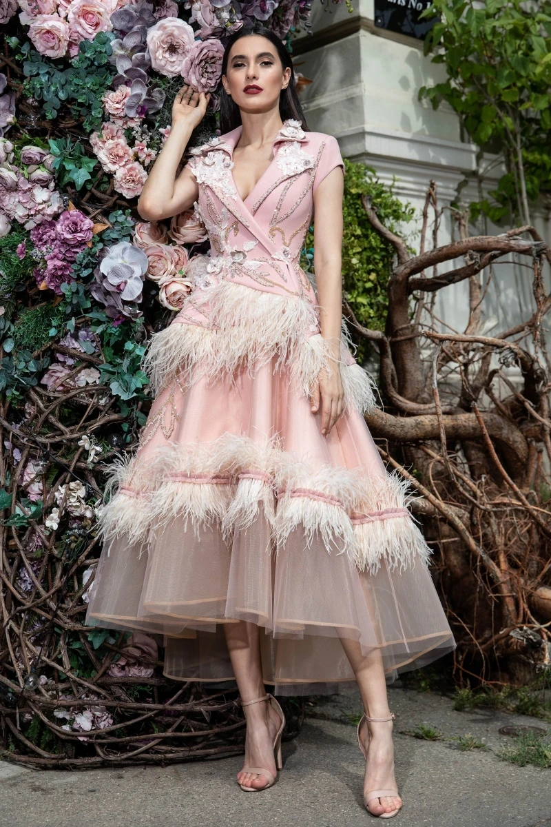 Pink Feather Prom Dresses V Neck 3D Flower Appliqued Beaded Celebrity Party Gowns Tea Length Costume Formal Evening Dress
Pink Feather Prom Dresses V Neck 3D Flower Appliqued Beaded Celebrity Party Gowns Tea Length Costume Formal Evening Dress