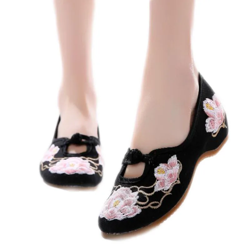 THEAGRANT Wedge Women's Shoes Canvas Floral Traditional Embroidered Ethnic Slip on Hemp Low Heels Casual Shoes WHH3031
THEAGRANT Wedge Women's Shoes Canvas Floral Traditional Embroidered Ethnic Slip on Hemp Low Heels Casual Shoes WHH3031