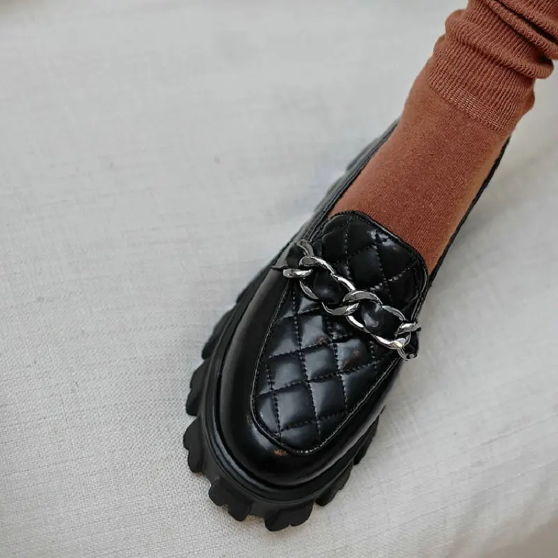 ZawsThia Sheepskin Genuine Leather Quilted Pattern Luxury Women Shoes Thick Sole Black Casual Loafers With Chain Platform Flats
ZawsThia Sheepskin Genuine Leather Quilted Pattern Luxury Women Shoes Thick Sole Black Casual Loafers With Chain Platform Flats