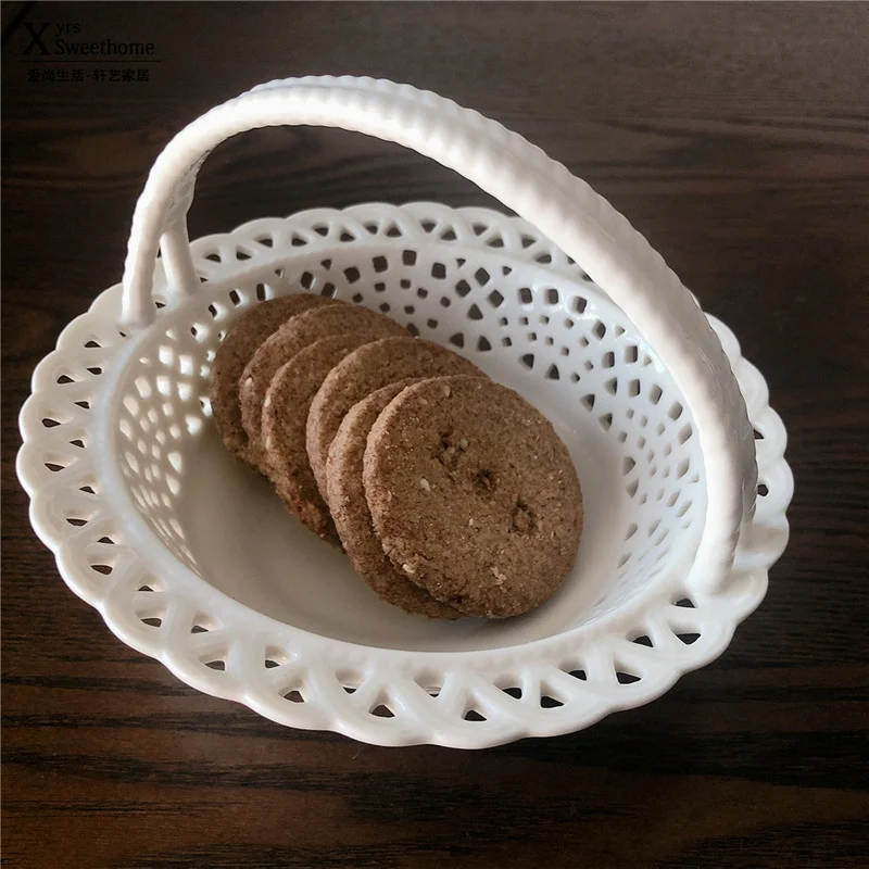 Ceramic fruit basket exported to Europe high-end ceramic hollow flower basket wave side creative ceramic hanging blue LB42512
Ceramic fruit basket exported to Europe high-end ceramic hollow flower basket wave side creative ceramic hanging blue LB42512