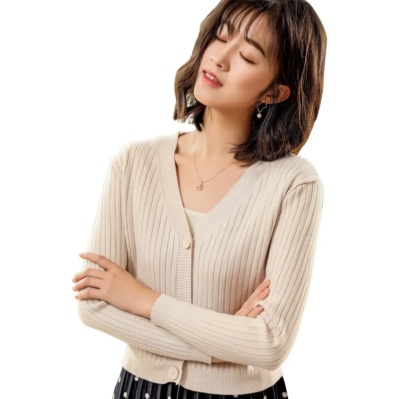 2020 new fashion women's V-Neck Sweater Cardigan fashion women's sweater coat women's versatile knitting cardigan
2020 new fashion women's V-Neck Sweater Cardigan fashion women's sweater coat women's versatile knitting cardigan