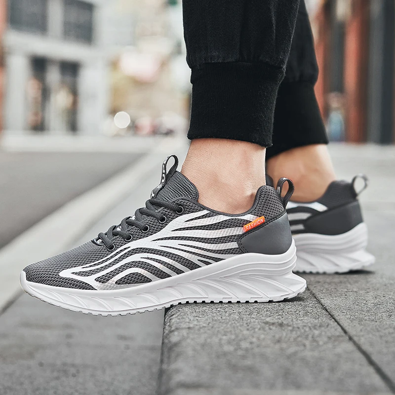 2020 Hot Sell Fashion Spring Summer Men Shoes Fly Woven Blade Mesh Breathable Light Weight Running Shoes Lace-Up Mens Sneakers
2020 Hot Sell Fashion Spring Summer Men Shoes Fly Woven Blade Mesh Breathable Light Weight Running Shoes Lace-Up Mens Sneakers