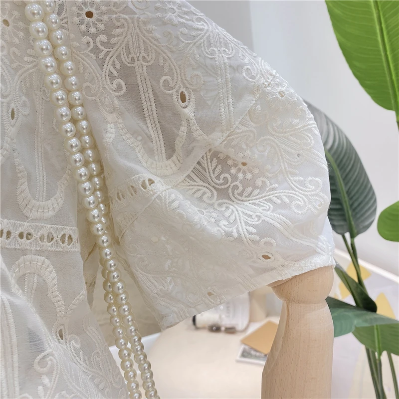 2021 Summer Korean Ins Lace Doll Shirt Women Puff Sleeve Hollow Western Top Ladies Fashion Simple Embroidered Pullover Blusas
2021 Summer Korean Ins Lace Doll Shirt Women Puff Sleeve Hollow Western Top Ladies Fashion Simple Embroidered Pullover Blusas
