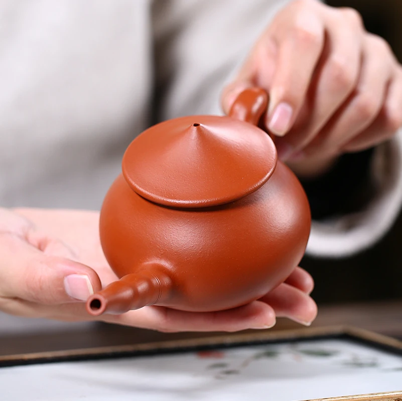 210ML Yixing Purple Sand Yu Weng Teapot Teaset Pure Hand Made Zisha Pot Dahongpao Kung Fu Tea Set Tea Ceremony Birthday Gift
210ML Yixing Purple Sand Yu Weng Teapot Teaset Pure Hand Made Zisha Pot Dahongpao Kung Fu Tea Set Tea Ceremony Birthday Gift