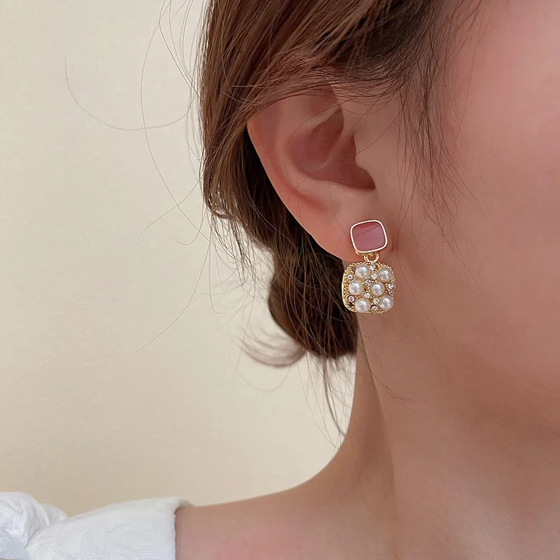 New Fashion Personality Pearl Earrings Diamond Box Ladies Gift Ear Pins Elegant Temperament Jewelry Earrings Wholesale
New Fashion Personality Pearl Earrings Diamond Box Ladies Gift Ear Pins Elegant Temperament Jewelry Earrings Wholesale