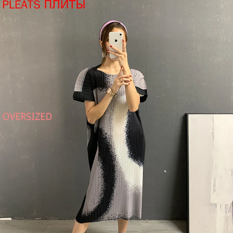 Miyake Pleated Dress Female Temperament Goddess Fan Round Neck Short Sleeve Show Thin Straight Dress PLEATS Vestido Elegant Robe
Miyake Pleated Dress Female Temperament Goddess Fan Round Neck Short Sleeve Show Thin Straight Dress PLEATS Vestido Elegant Robe