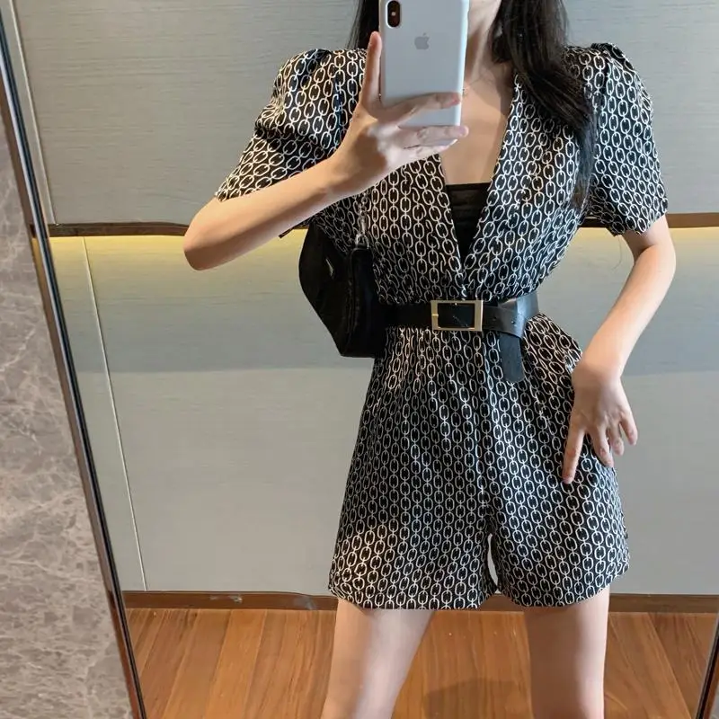 Summer 2021 new fashion casual one-piece shorts women's suit collar puff sleeve wide-leg shorts
Summer 2021 new fashion casual one-piece shorts women's suit collar puff sleeve wide-leg shorts