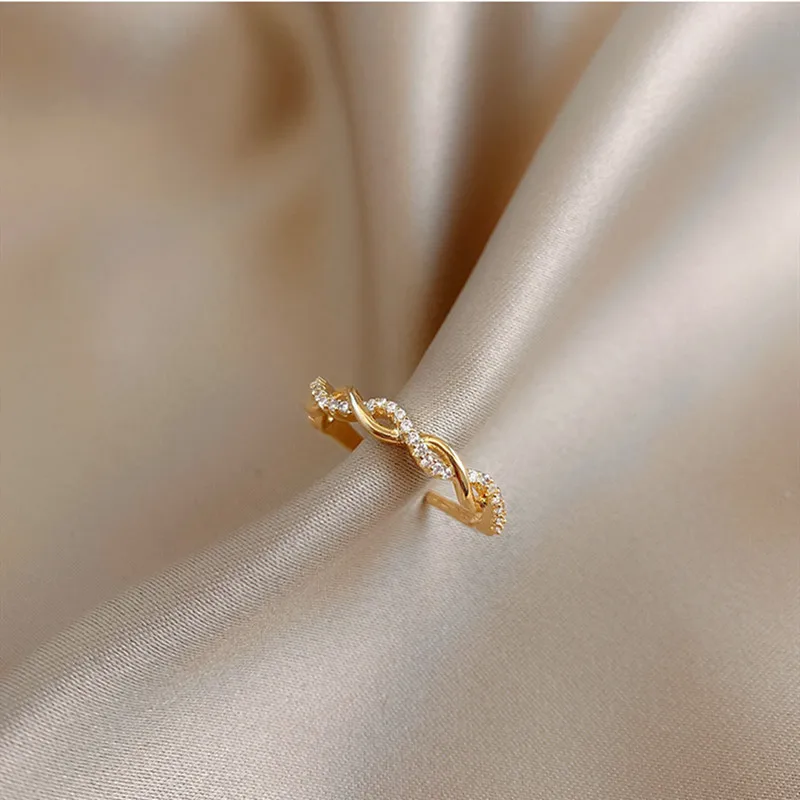 New Fashion Geometric Woven Twist Zircon Open Rings Korean Adjustable Rhinestone Ring Female Girlfriend Gift Accessories Jewelry
New Fashion Geometric Woven Twist Zircon Open Rings Korean Adjustable Rhinestone Ring Female Girlfriend Gift Accessories Jewelry