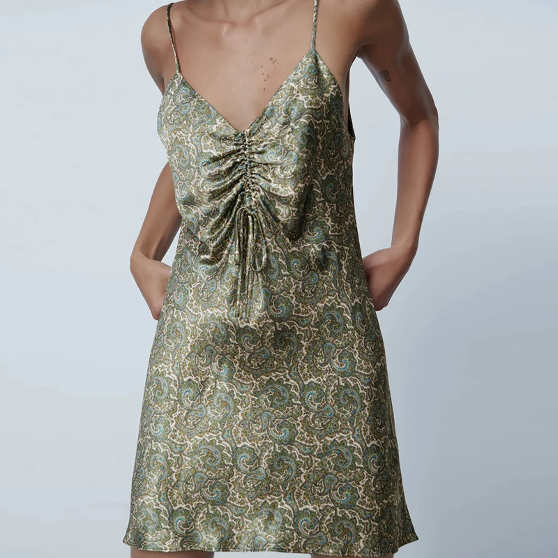 Spaghetti Strap Dress Women 2021 Chic Fashion Paisley Cozy Bow Mini Dress Vintage V Neck Adjustable Straps Camisole Dresses
Spaghetti Strap Dress Women 2021 Chic Fashion Paisley Cozy Bow Mini Dress Vintage V Neck Adjustable Straps Camisole Dresses