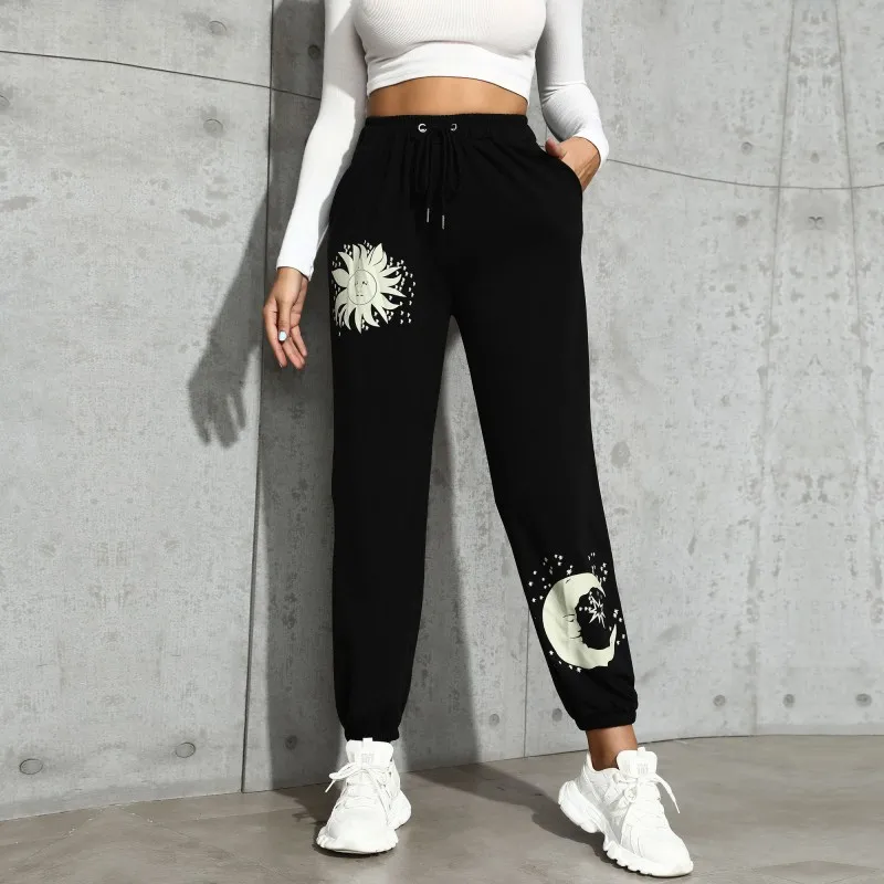 7049#Black Star Moon Pattern Capris European And American Leggings High Waist Leggings Women's New Autumn 2021 Streetwear Women
7049#Black Star Moon Pattern Capris European And American Leggings High Waist Leggings Women's New Autumn 2021 Streetwear Women