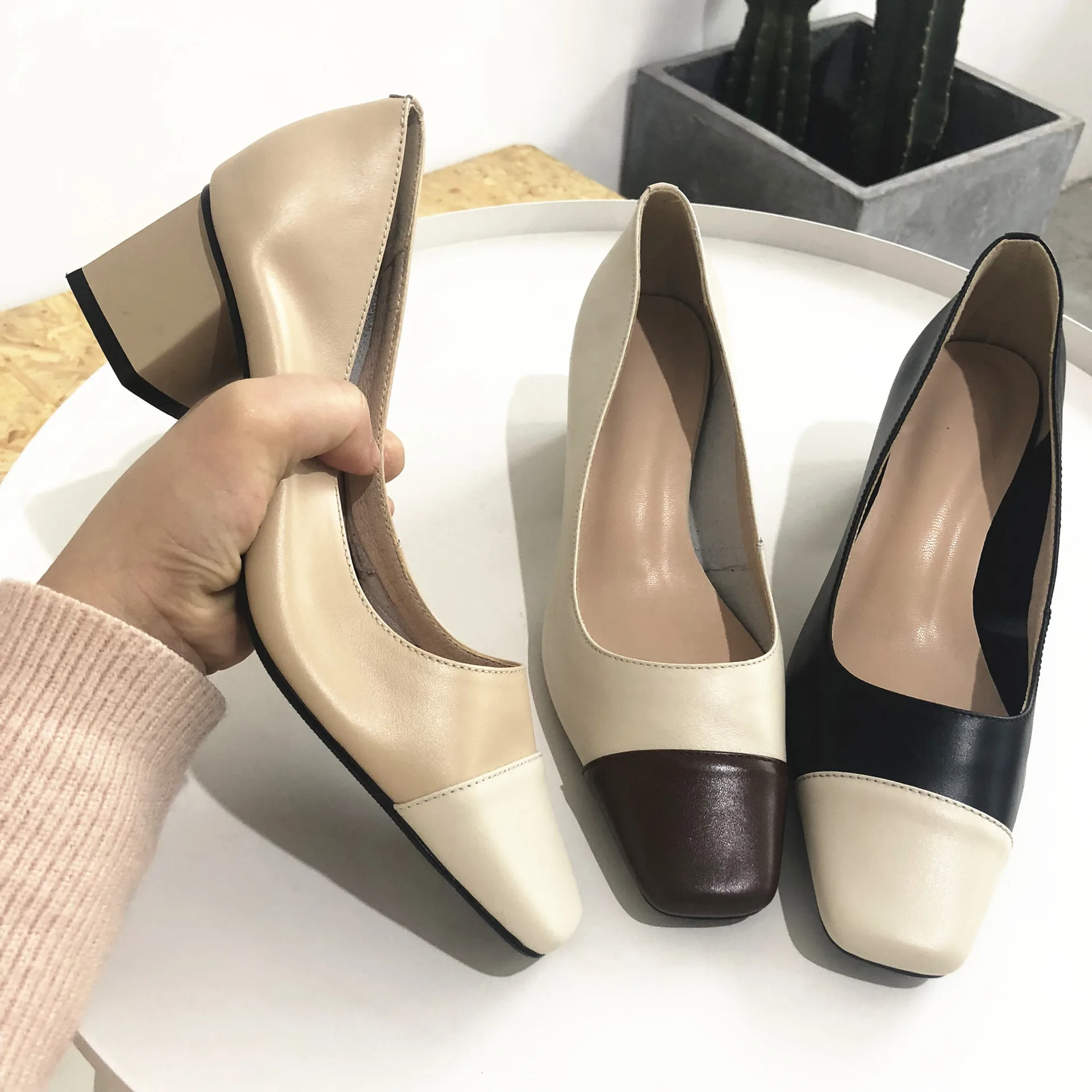 New Small Fragrance Single Shoes Female 2022 Spring Color Matching With Thick With Wild Shallow Mouth Leather Square High Heel
New Small Fragrance Single Shoes Female 2022 Spring Color Matching With Thick With Wild Shallow Mouth Leather Square High Heel