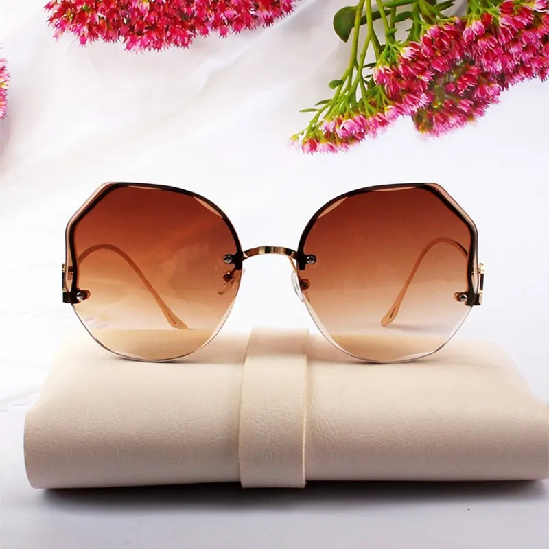 

Солнцезащитные очки без оправы для мужчин и женщин, роскошные брендовые дизайнерские винтажные модные солнечные очки с градиентными линза...