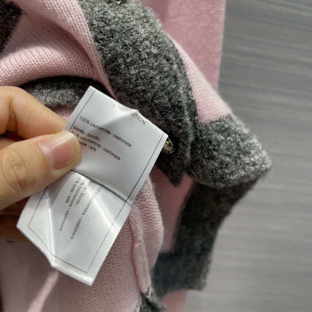Luxury Brand 100% Cashmere Cardigan Sweater Women Top Quality 3D Cut O-neck Long Sleeve Loose Cardigan Sweaters Lady Autumn 2021
Luxury Brand 100% Cashmere Cardigan Sweater Women Top Quality 3D Cut O-neck Long Sleeve Loose Cardigan Sweaters Lady Autumn 2021
