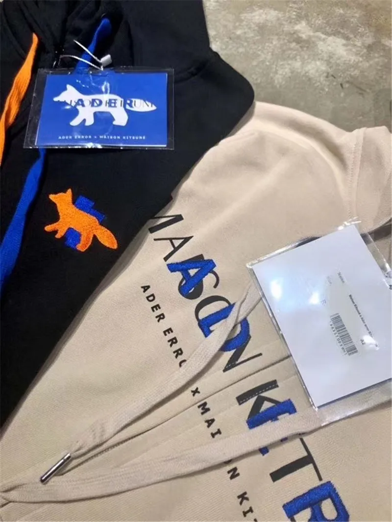 Winter 2020 Fox Patch Embroidery MAISON KITSUNE Hoodie Pocket On Sleeve Zipper Ader error Maison Kitsune Pullover
Winter 2020 Fox Patch Embroidery MAISON KITSUNE Hoodie Pocket On Sleeve Zipper Ader error Maison Kitsune Pullover