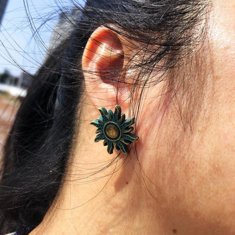 Sun Flower Ear Studs Epoxy Resin Mold DIY Crafts Jewelry Casting Tools Neklace Pendant Silicone Mould
Sun Flower Ear Studs Epoxy Resin Mold DIY Crafts Jewelry Casting Tools Neklace Pendant Silicone Mould