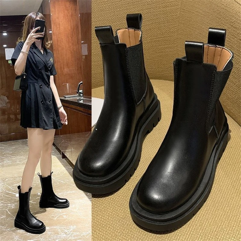 2021 Summer New Smoke Tube Boots Martin Boots Female British Style Autumn Mid-Tube Fashion Casual Short Boots Increase Boots 
2021 Summer New Smoke Tube Boots Martin Boots Female British Style Autumn Mid-Tube Fashion Casual Short Boots Increase Boots
