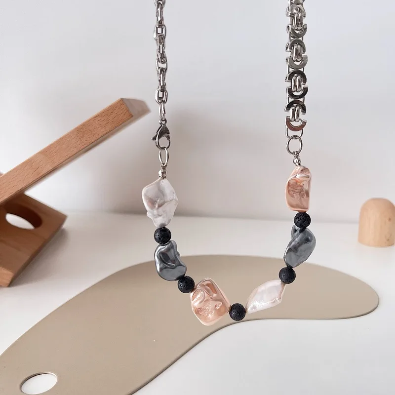 Natural Shaped Pearl Metal Necklace Men and Women Punk Hip Hop Baroque Palace Style Design European and American Retro Necklace
Natural Shaped Pearl Metal Necklace Men and Women Punk Hip Hop Baroque Palace Style Design European and American Retro Necklace