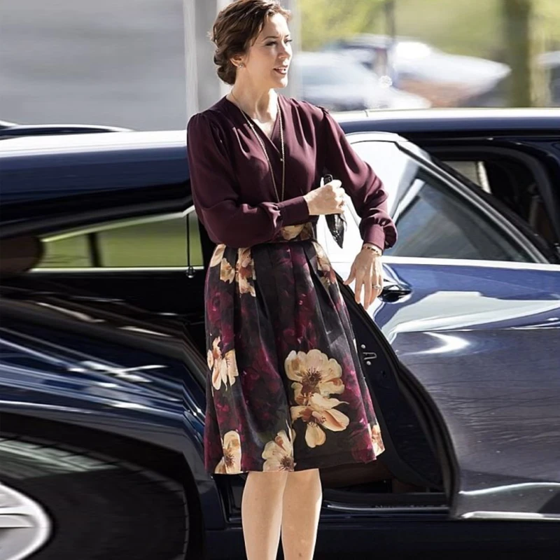 Princess Mary Spring Autumn New Women's Sets Designer High-quality Shirts Tops Printed Skirts Vintage Elegant Party Office Suit 
Princess Mary Spring Autumn New Women's Sets Designer High-quality Shirts Tops Printed Skirts Vintage Elegant Party Office Suit