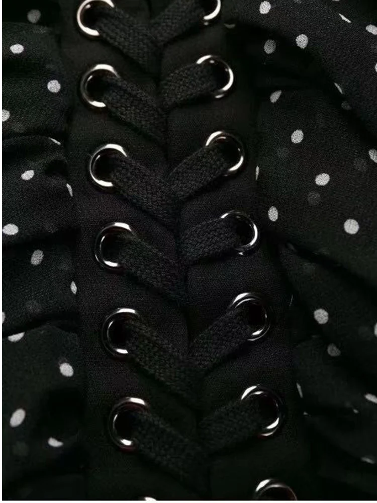 New spring and summer design, black and white dots, stretch chiffon, slim body, halter, drawstring, female sling dress
New spring and summer design, black and white dots, stretch chiffon, slim body, halter, drawstring, female sling dress