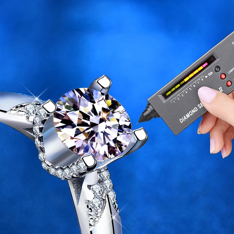 0.5ct 5mm Round Cut EF VVS1 Moissanite Ring 925 Silver Ring Diamond Test Passed Fashion Love Token Fashion Girlfriend Gift 
0.5ct 5mm Round Cut EF VVS1 Moissanite Ring 925 Silver Ring Diamond Test Passed Fashion Love Token Fashion Girlfriend Gift