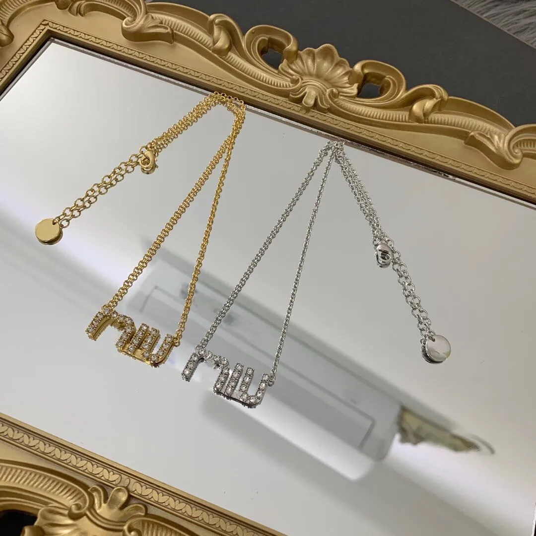 Fit Original Brand Designer M Letter Crytal Delicate Long Dangle Stud Earring Neckalces Bracelets Sets for Women Jewelry Gift
Fit Original Brand Designer M Letter Crytal Delicate Long Dangle Stud Earring Neckalces Bracelets Sets for Women Jewelry Gift